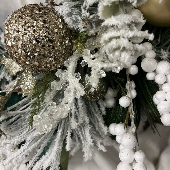 26” Snow White green and soft golds with pine cones and floral mixed wreath - Picture 6 of 12